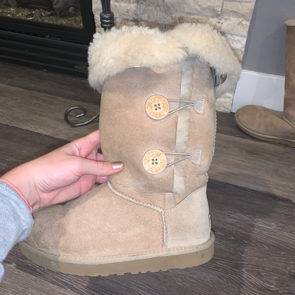 AUTHENTIC UGG BOOTS - Picture 4 of 7